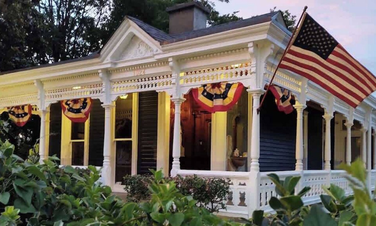 Chestnut Hill House | Market Street House - Enchanted Victorian