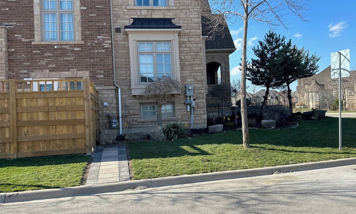 Unionville Apartment | Markham Comfort Stay – 3 King Beds, 2 Baths, Close to Golf & Trails