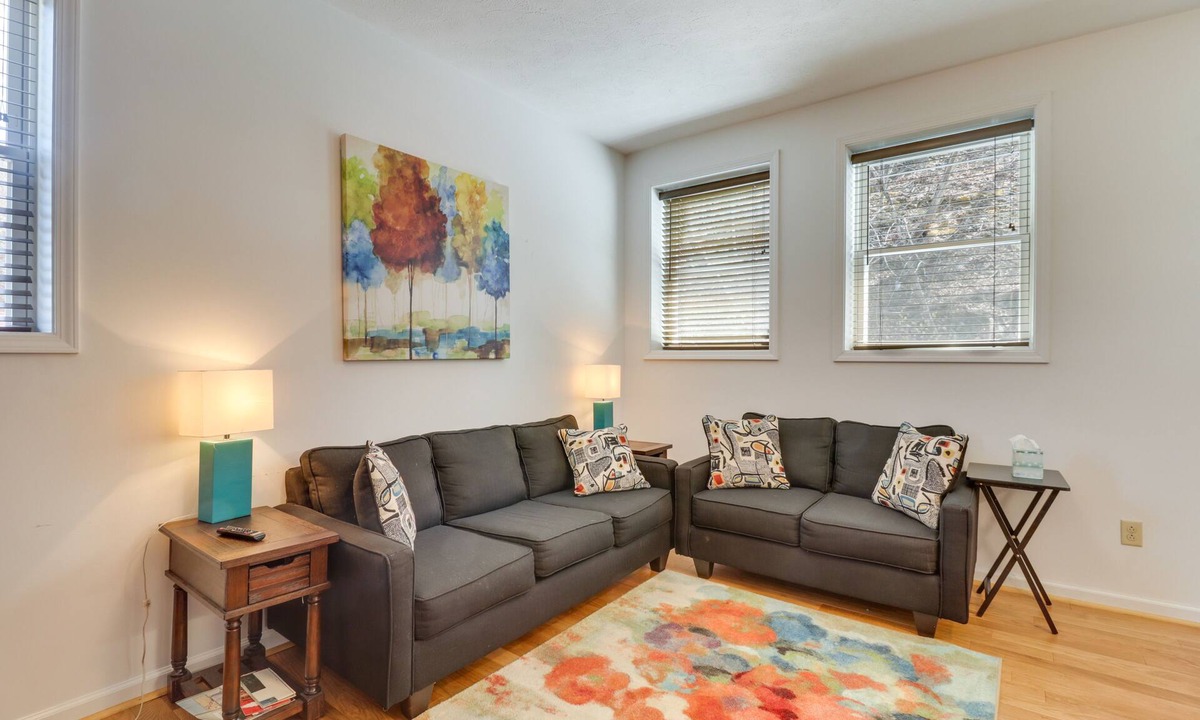 Edray Apartment | Marlinton Vacation Rental on Riverfront Trail!