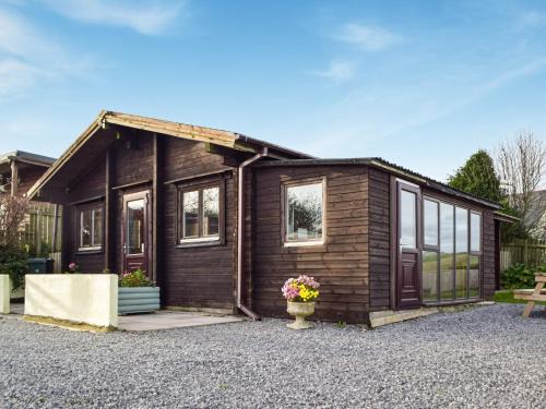 Llanybri House | Marros Hill Log Cabin