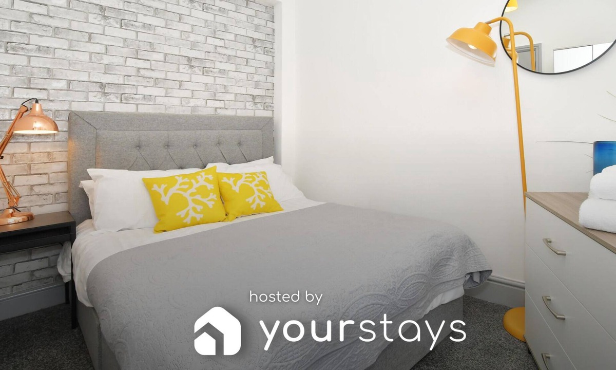 Burslem House | Mars House by YourStays