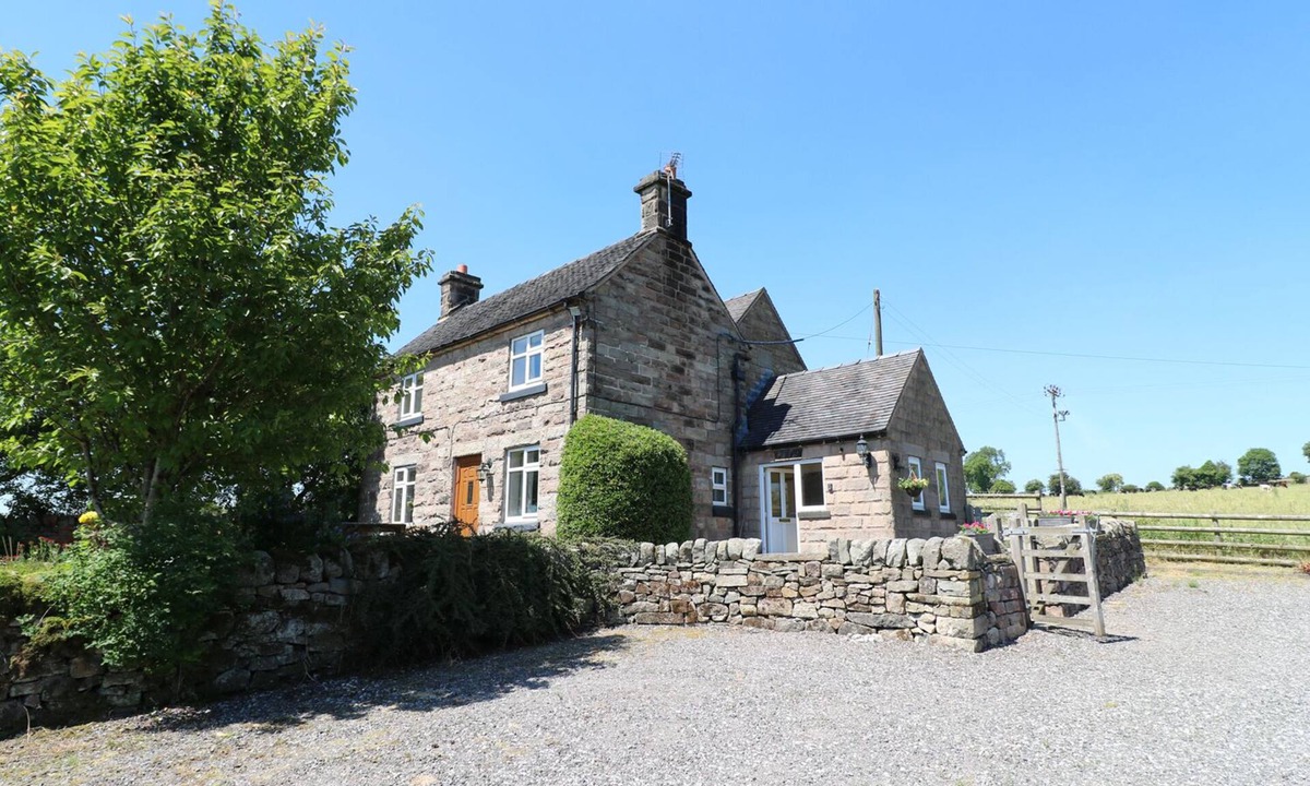 Calwich Cottage | MARSH COTTAGE, family friendly, with open fire in Stanton