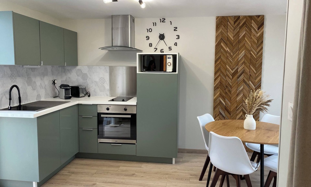 Moulle Condo | Marsh cottage with spa and private rowboat