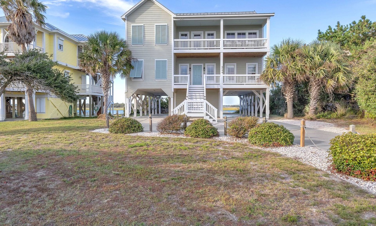 Oak Island House | Marsh Madness: Large Family House Overlooking the Waterway
