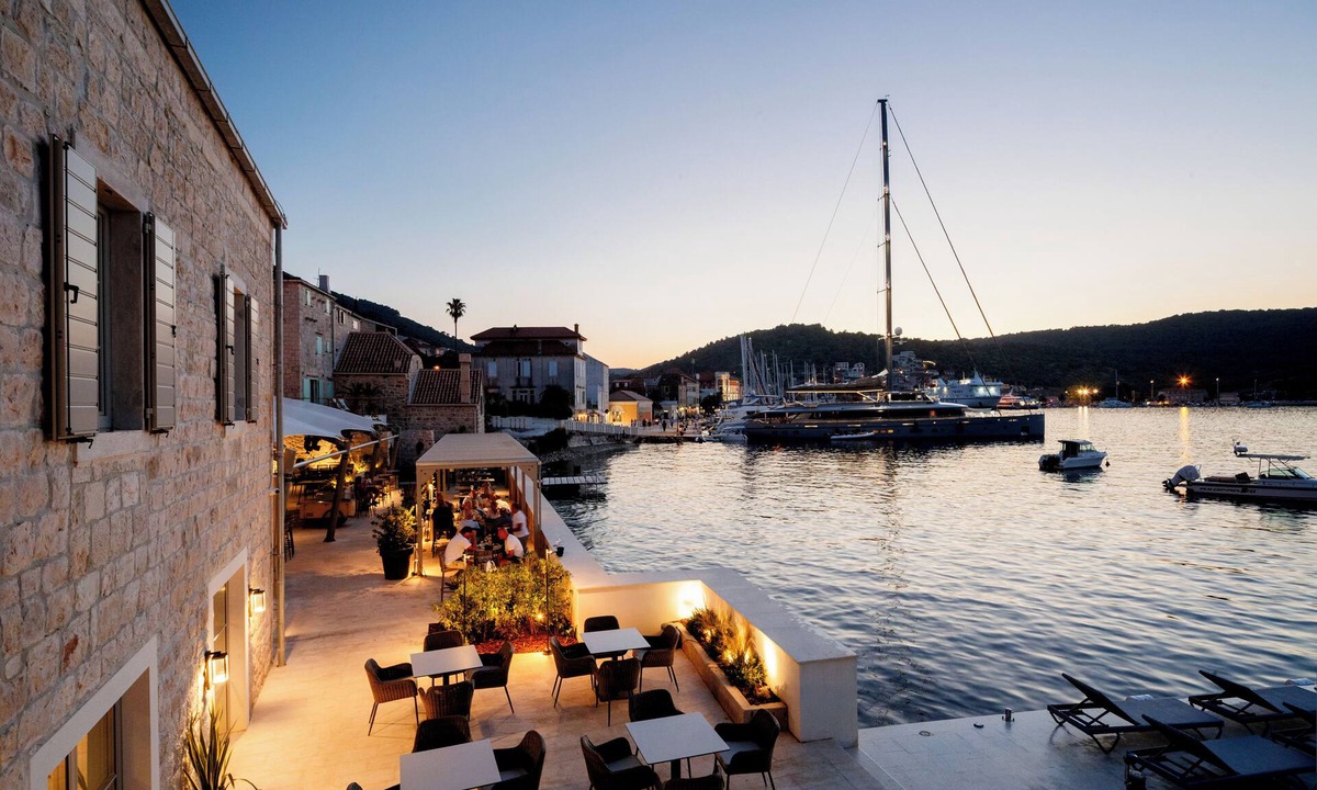 Vis Hotel | MARSHAL CLUB HOTEL