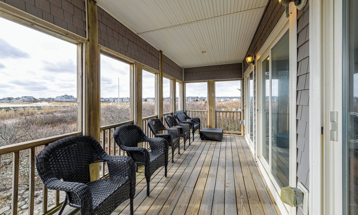 Green Harbor-Cedar Crest Cottage | Marshfield Home w/4 Decks & Private Beach Access!