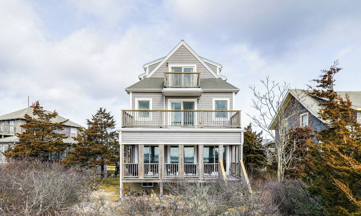 Brant Rock House | Marshfield Home w/4 Decks & Private Beach Access!
