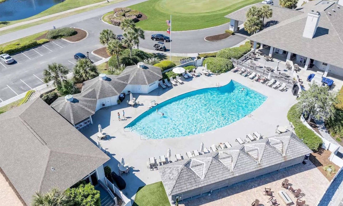 St. Simons Island Apartment | Marshlands Views + Golf Course. Pool. Restaurant.