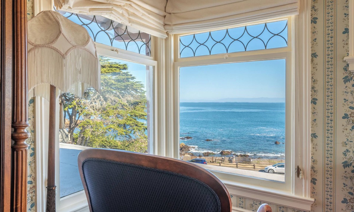 Pacific Grove Bed & Breakfast | Martine Inn