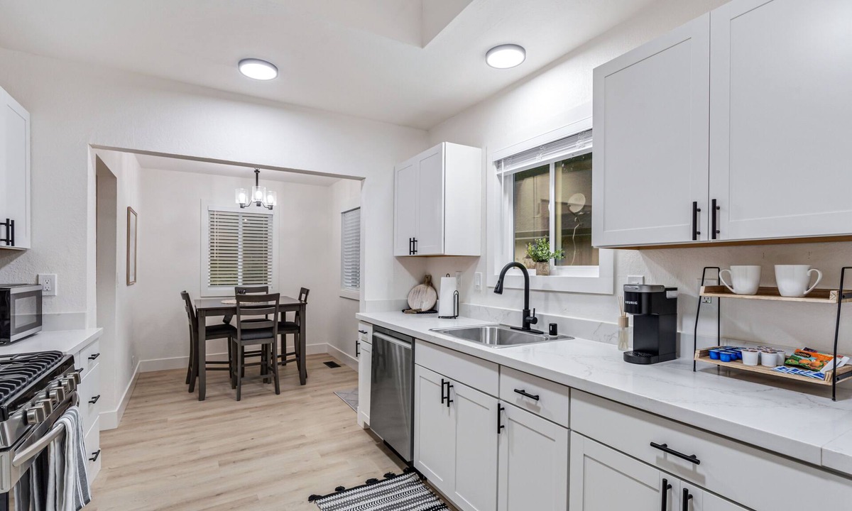 Mountain View House | Martinez Manor - Modern Home - Close to downtown