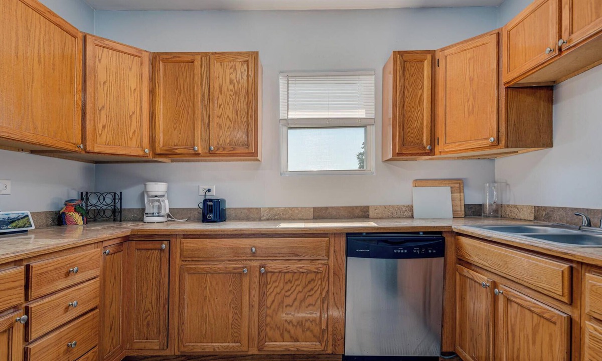 Washington Heights Apartment | Marvelous 3-bedroom apartment with AC in vibrant Chicago