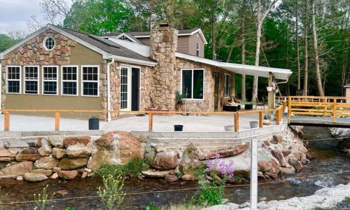 Drums House | Marvelous 3-bedroom house in peaceful Drums for your getaway