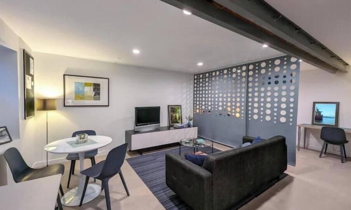 Southeast Magnolia Apartment | Marvelous apartment with AC in vibrant Seattle