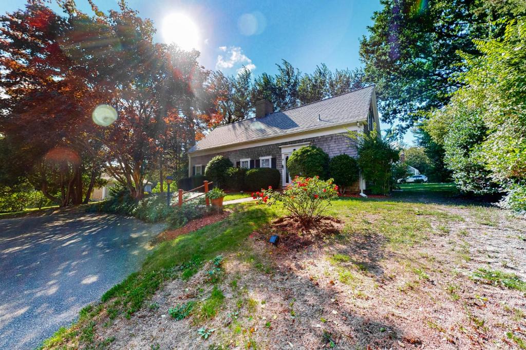 Dennis House | Marvelous Mayflower