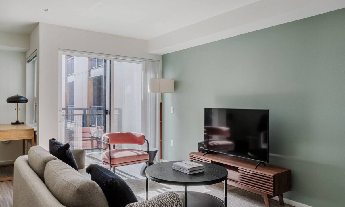 University District Apartment | Marvelous U-District Studio w/Laundry, nr Shops & Parks, by Blueground