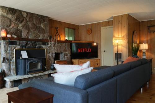 Port Sydney House | Mary Lake Sunset Lodge