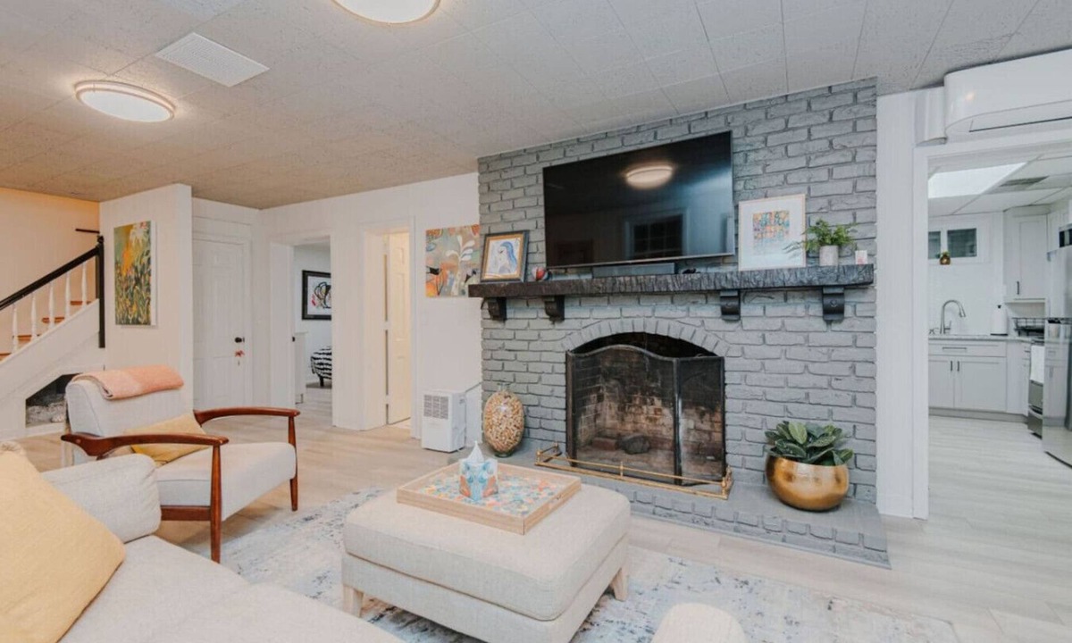 Old Irving Park Apartment | Marys Gatehouse Apartment