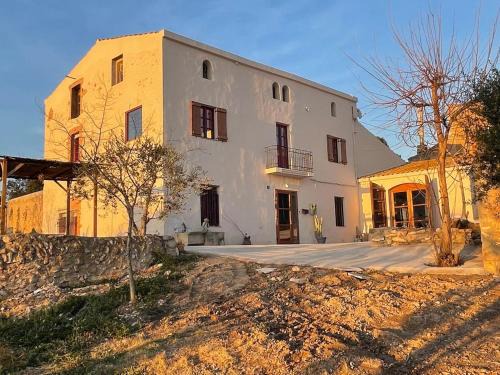 Saifores House | Masía de siglo XIX rodeada de viñedos y mar