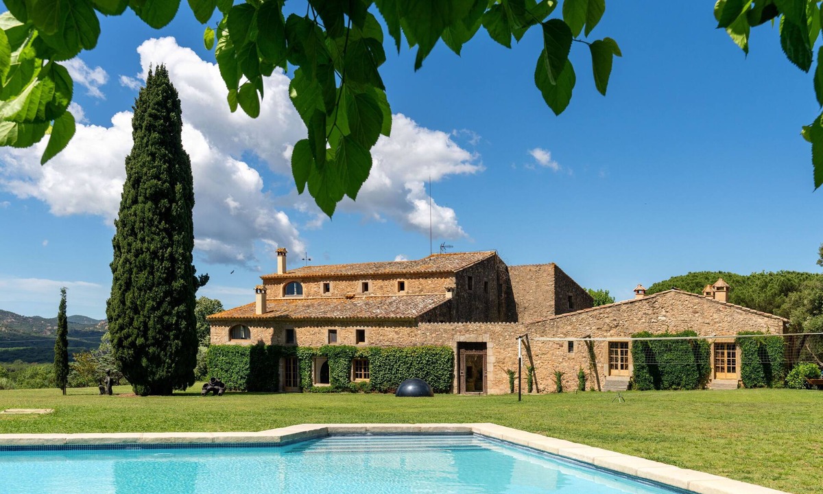 Santa Cristina de Aro Villa | Mas Bou - Where Art Meets Authenticity