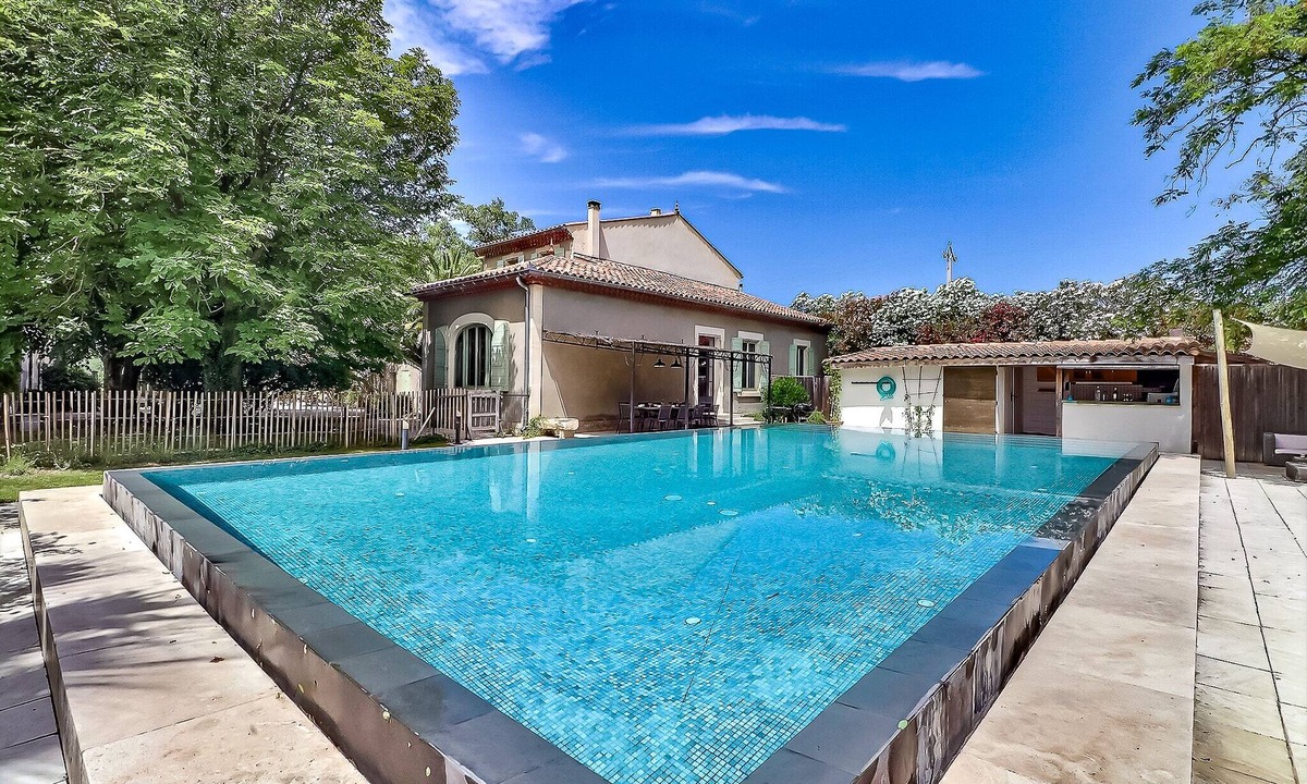 Beaucaire House | 🌿 Mas d'exception en Provence - 3 houses, 2 swimming pools, boules court
