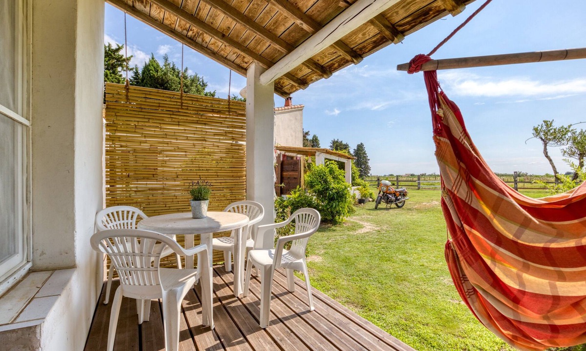 Saintes-Maries-de-la-Mer House | 'Mas Des Cypres - Mazet 4' with Private Terrace, Shared Garden and Wi-Fi