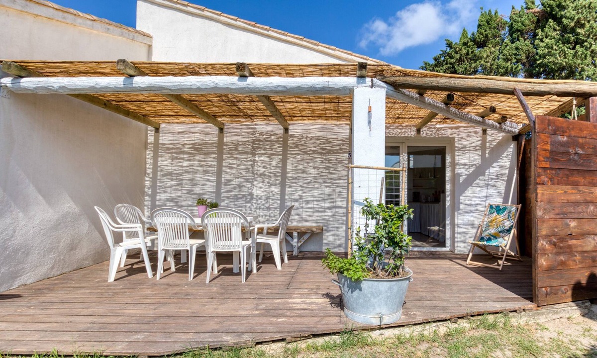 Saintes-Maries-de-la-Mer House | 'Mas Des Cypres - Mazet 5' with Private Terrace, Shared Garden and Wi-Fi