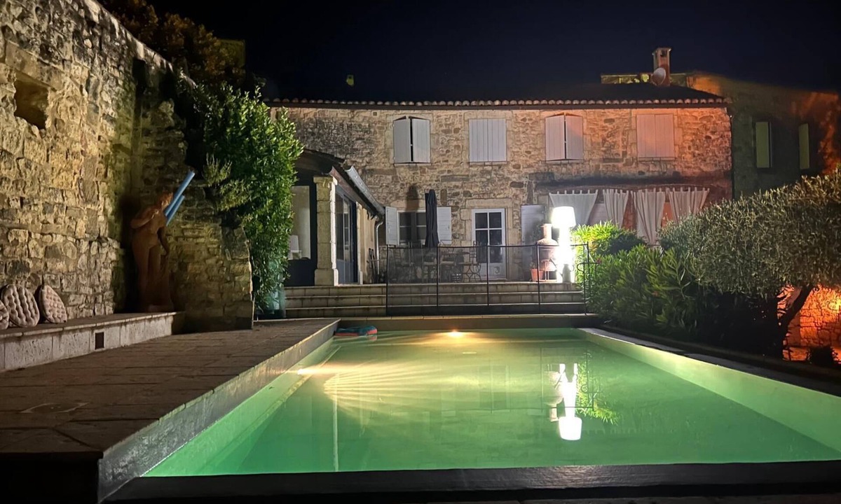 Blauzac House | Mas de village, 3 bedrooms, air conditioning, panoramic view, infinity pool, 6kms from Uzès