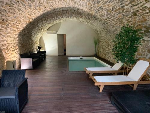 La Celle-sous-Gouzon Villa | Mas en pierre 12 pers - Piscines intérieure & extérieure