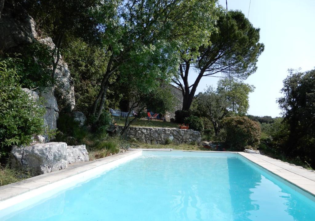 Lussan Villa | Mas en pierres sèches avec piscine