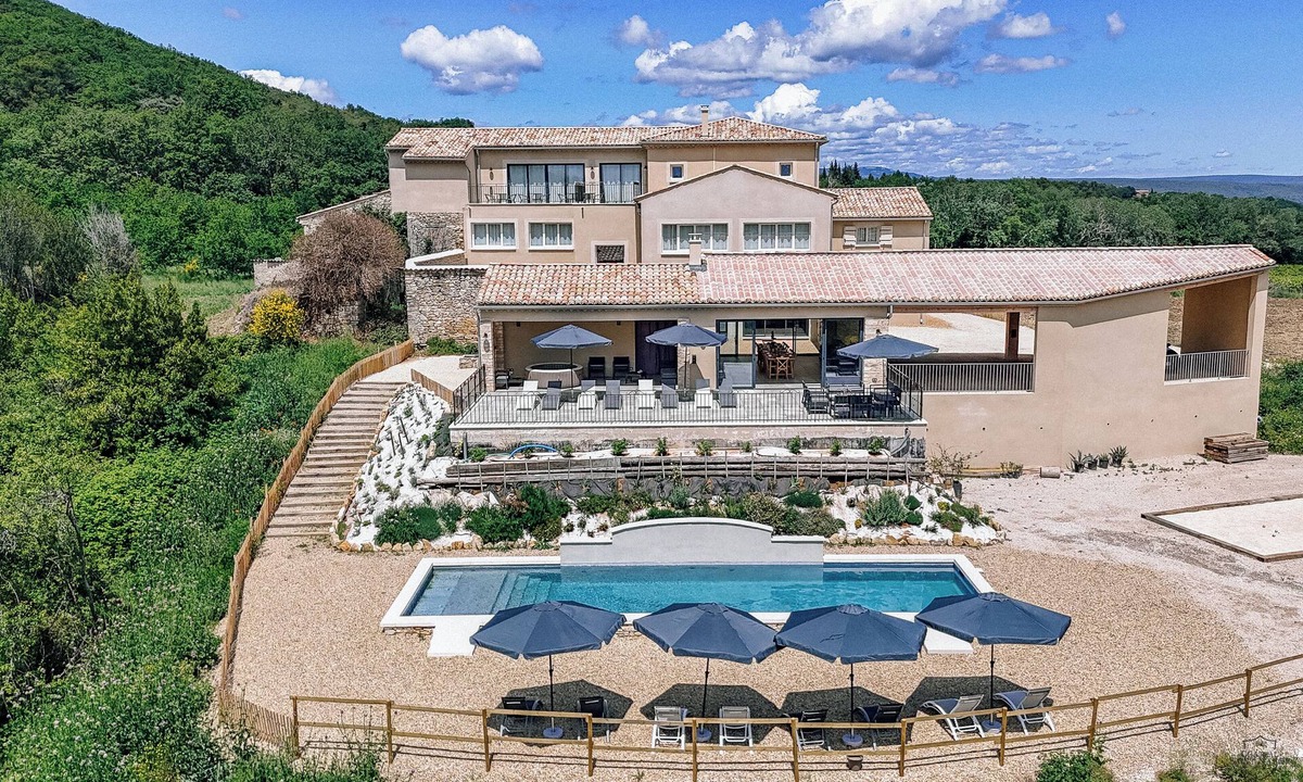 Saint-Christol-de-Rodieres Villa | Mas Provençal Entre Vignes et Bois, un Écrin de Tranquilité