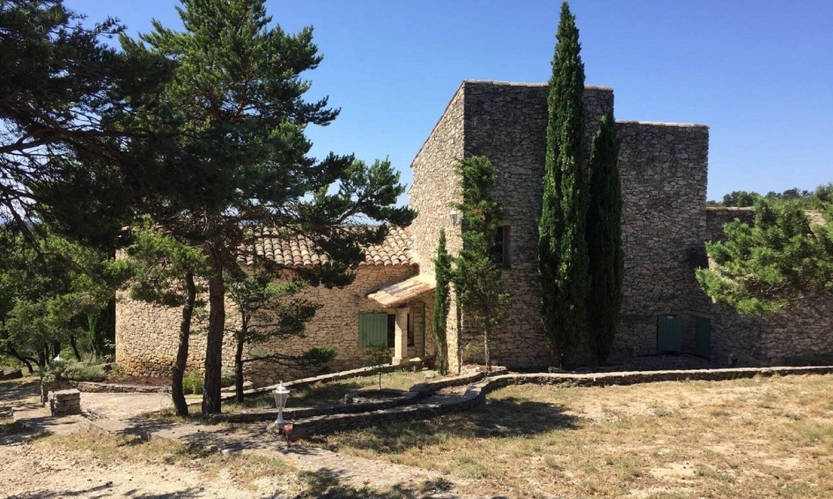 Gordes Villa | Mas, idyllic setting, tranquility, swimming pool, tennis, panoramic view.