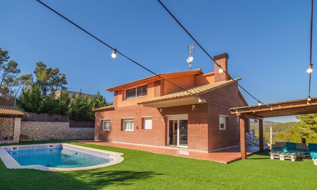 Olivella Ski Chalet | Mas Mestre - elegant and spacious villa near Sitges for up to 8 guests