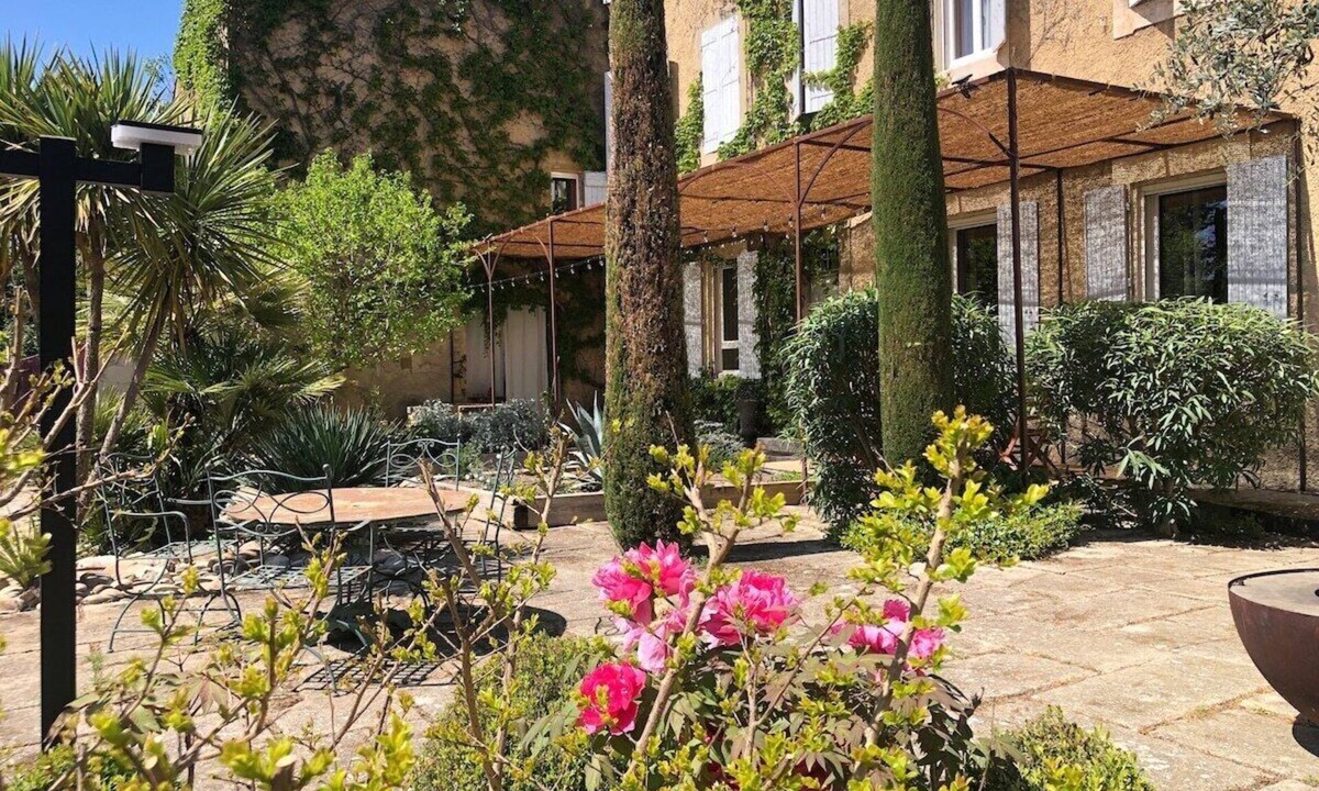 Entraigues-sur-la-Sorgue Cottage | Mas Provençal with swimming pool 15' from Avignon