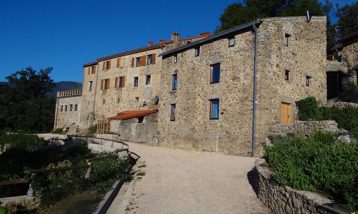 Corsavy House | Mas Vilalte, an old mansion house immersed in the woody slopes of Mount Canigo