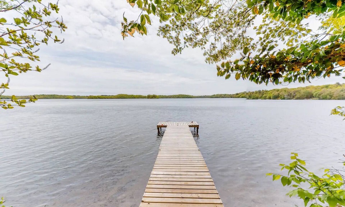 Mashpee Cottage | Mashpee Heaven Lake front