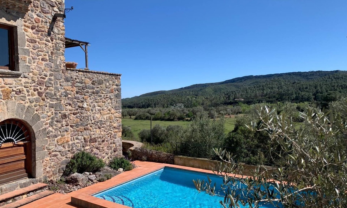 Boadella i les Escaules House | Masia in secluded location with swimming pool - space for 8 guests