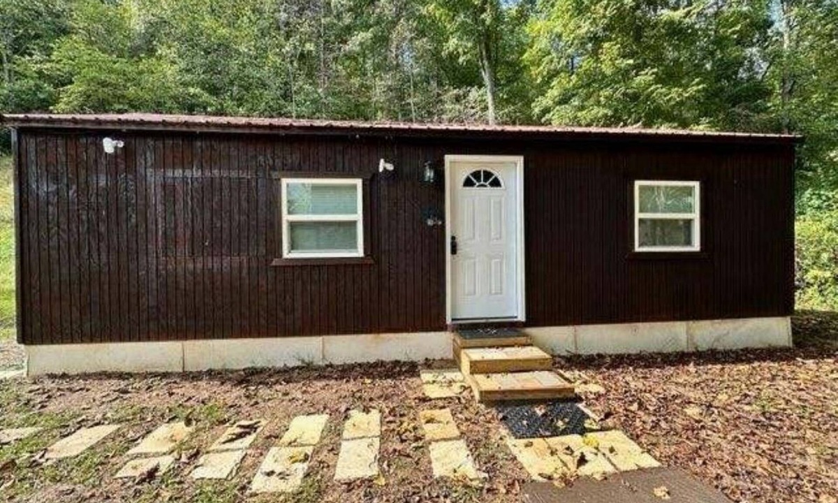 Woodbine Cabin | Mason Hollow Hideaway Cozy cabin with WiFi and AC in peaceful Whitley County KY