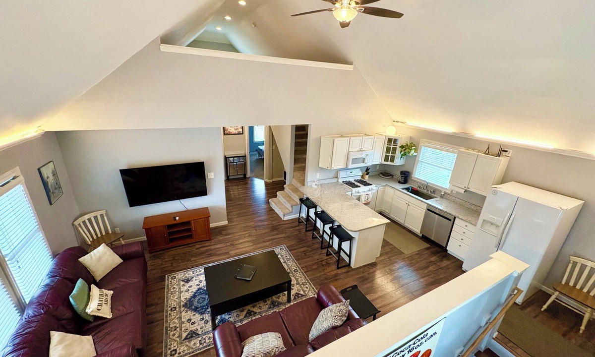 Chatham-Arch Apartment | Mass Ave & Bottleworks + Garage parking