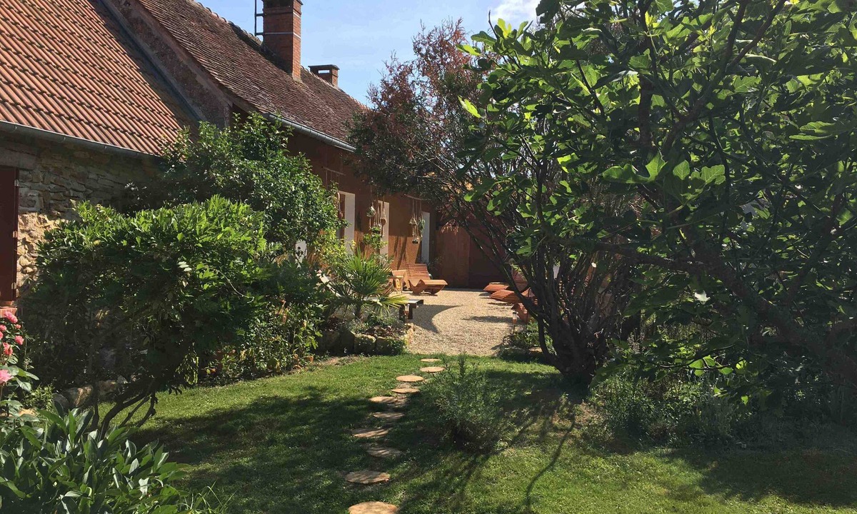 Saint-Georges-sur-la-Pree House | Massages du Monde