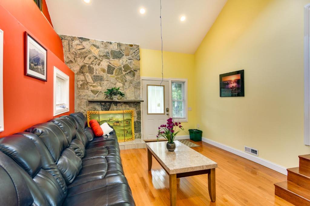 Somerset House | Massachusetts Vacation Rental 5 Mi to Fall River