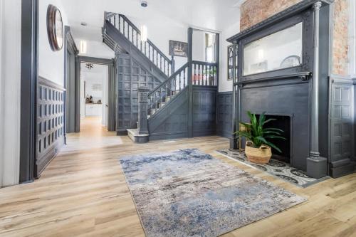 Niagara Falls House | Massive 11BR Home Ideal for Reunions