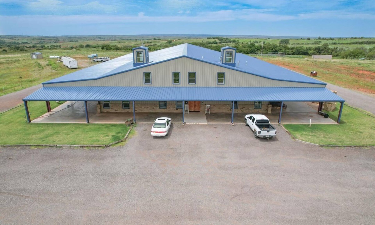 Elk City House | Massive 17,000 sqft 7-bedroom barn in beautiful Elk City.
