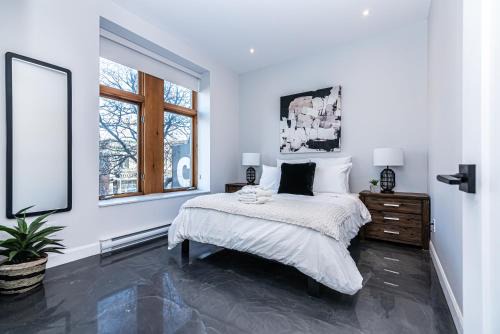 Plateau Mont Royal Apartment | Massive 3 bedroom apartment in the hearth of Le Plateau by DenStays