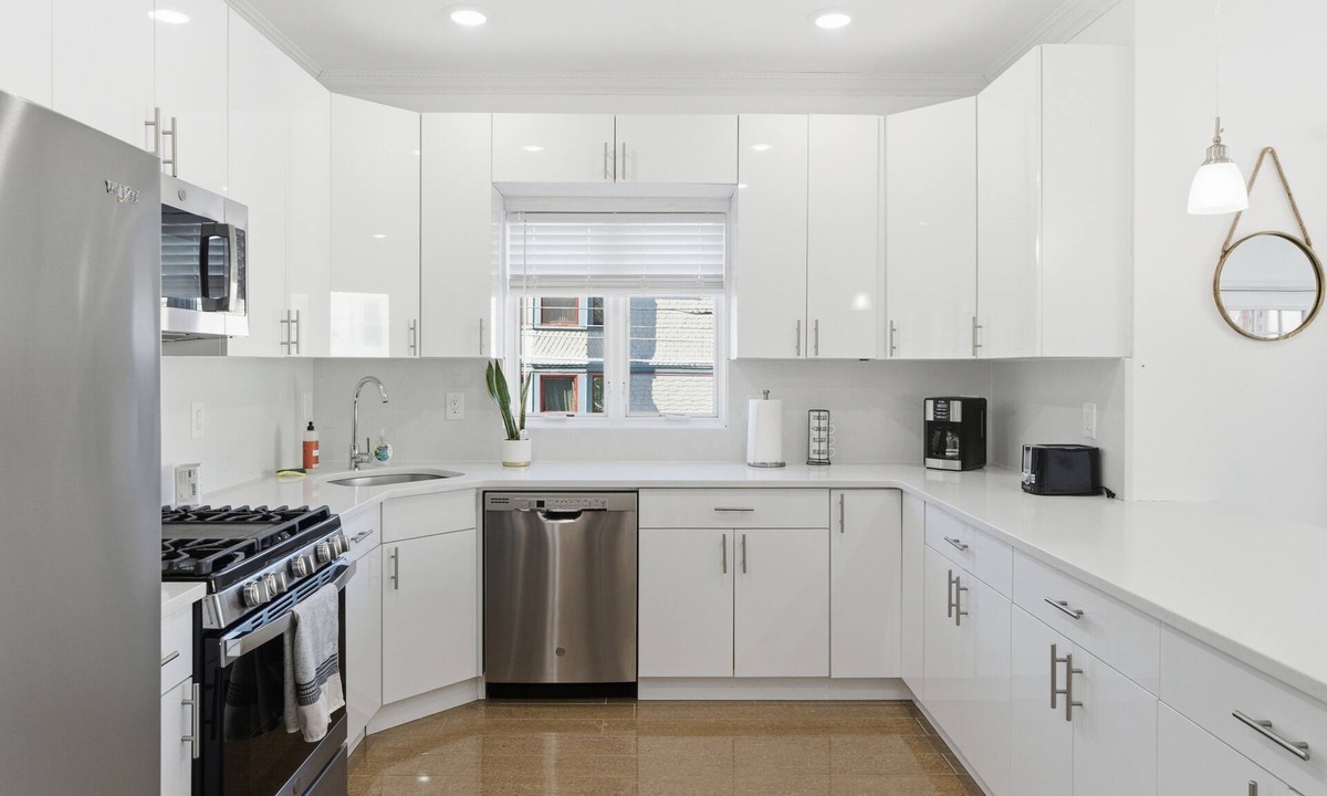 McGinley Square Apartment | Massive 4-bedroom, 3-bathroom duplex apt with garage parking in Jersey City