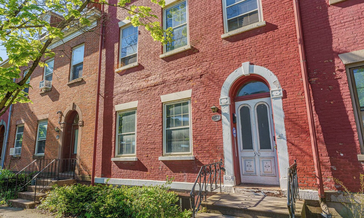 Albany House | Massive 5BD/4BA 3-Story Duplex @ Downtown Albany
