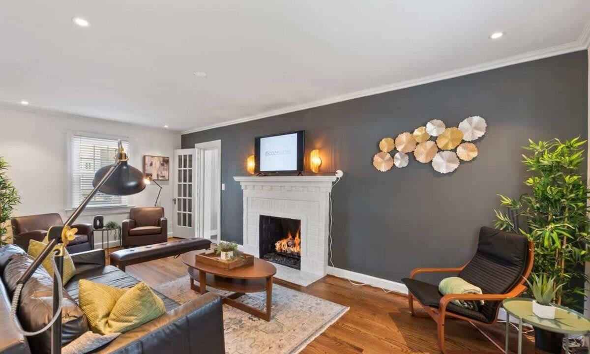 Del Ray Condo | Massive 5BR Historic CozySuites House