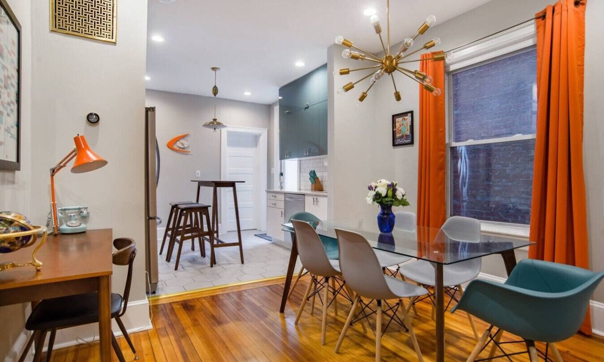 Truxton Circle Villa | Massive 6BR & 4BA Private Duplex Townhouse Central