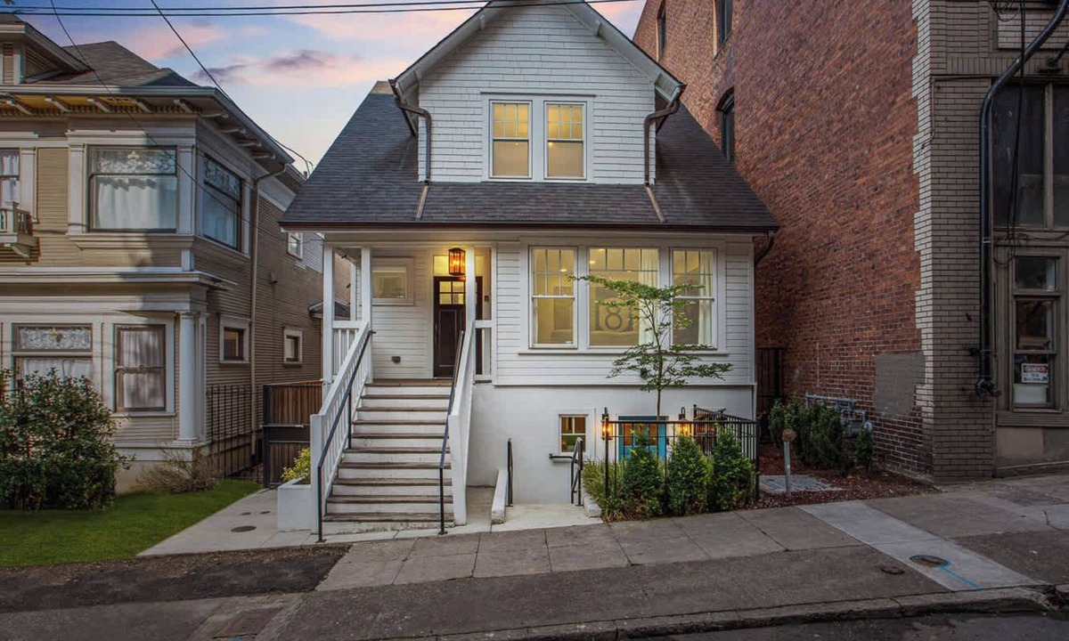 Nob Hill House | Massive 7BR - Nob Hill - NW 23rd - Sleeps 14