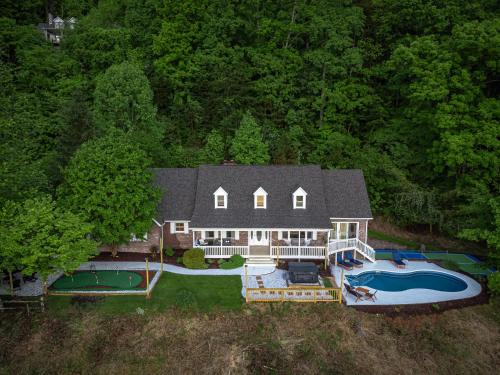 Weaverville House | Massive Asheville Compound A Memorable Experience