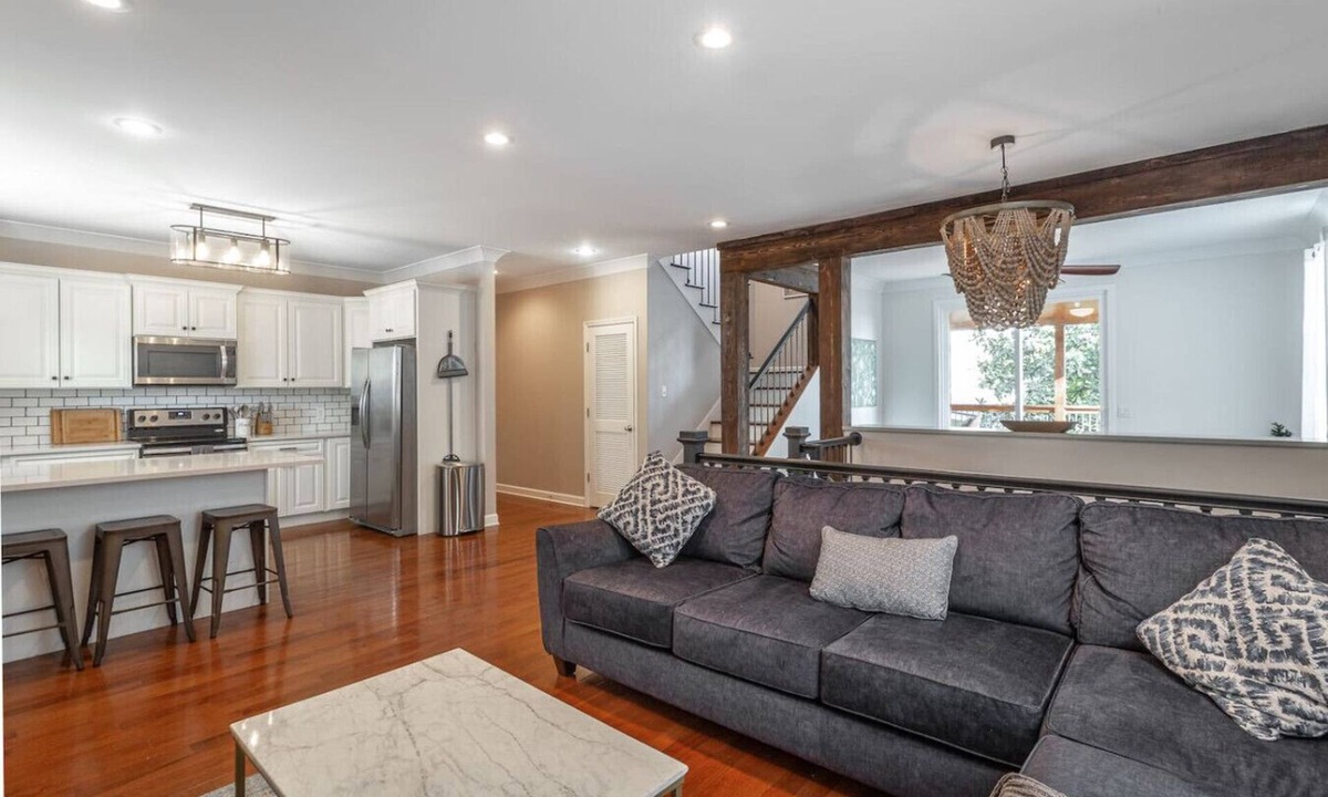 Northside House | Massive home/Downtown/Garage/Fenced in yard
